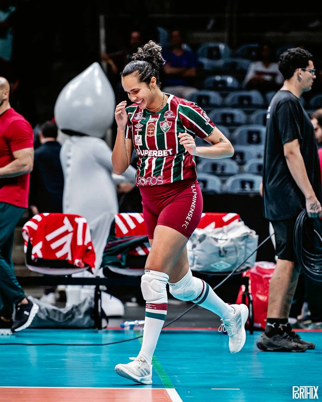 Ünlü voleybolcuyu görenler şaştı kaldı: 5 aylık hamileyken maça çıktı! 7